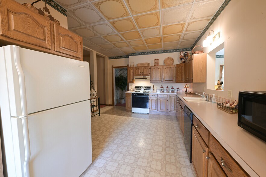 More Photos Of 1921 Front St, Beatrice Flex For Sale