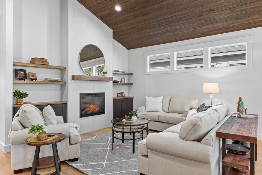 More Photos Of 101, 103, 105 Bighorn Court, Mccall Specialty For Sale