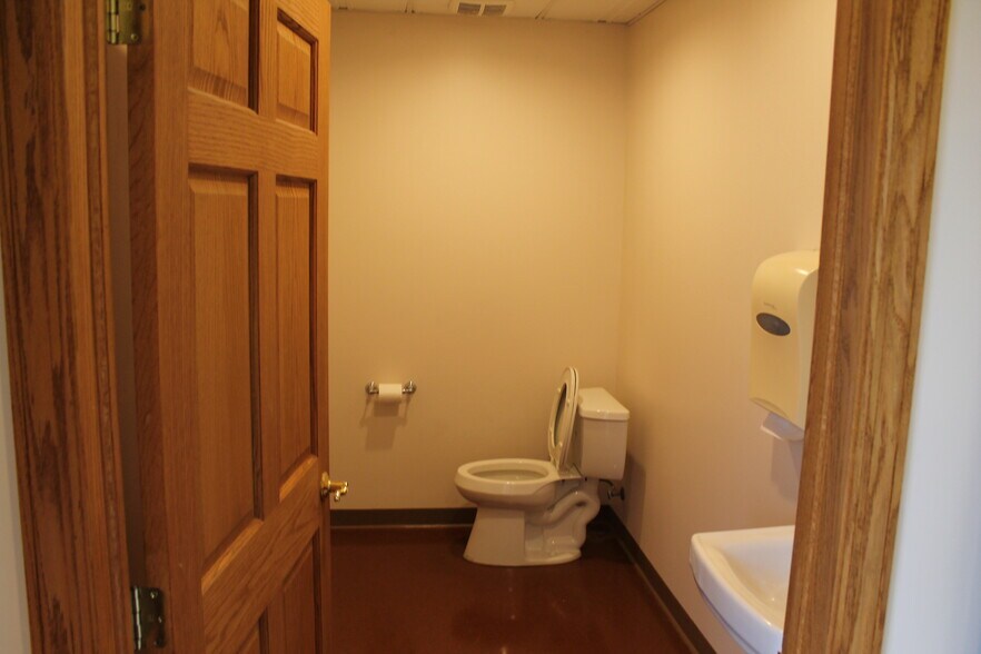More Photos Of 215 Grove City Rd, Slippery Rock Medical For Sale