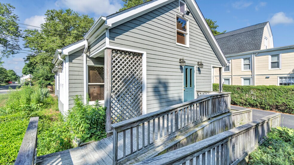 More Photos Of 616 Roanoke Ave, Riverhead Office Residential For Sale