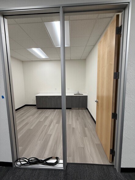 More Photos Of 425 Lakeside Dr, Sunnyvale Research And Development For Lease