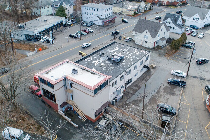 More Photos Of 33 Highland Ave, Needham Storefront For Lease