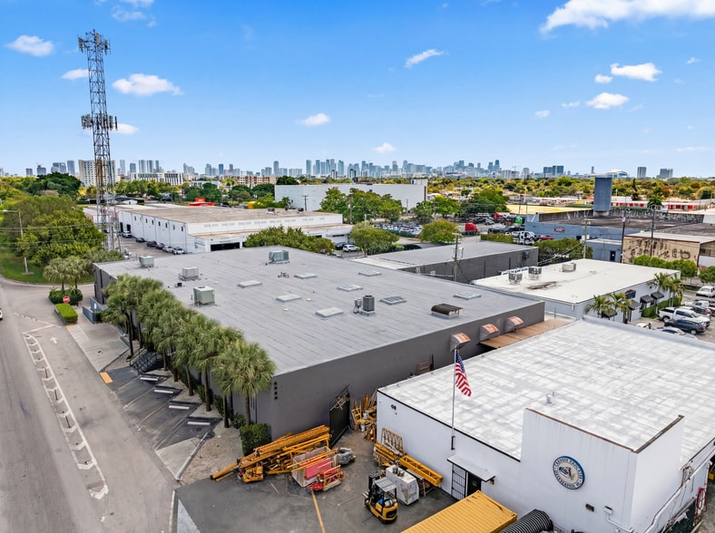 More Photos Of 2500 NW 39th St, Miami Light Distribution For Sale