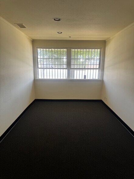 More Photos Of 1017 S Mountain Ave, Monrovia Manufacturing For Lease