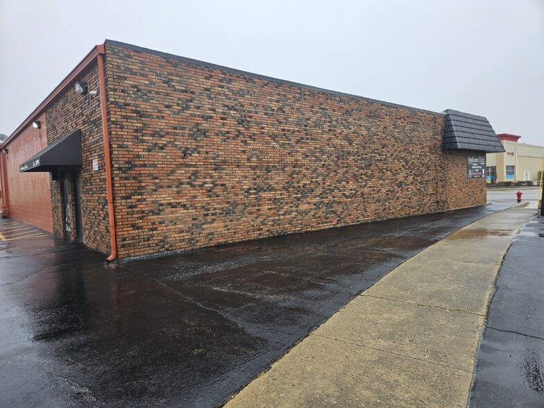 More Photos Of 114 N Larkin Ave, Joliet Storefront For Sale