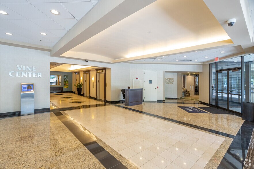 More Photos Of 333 W Vine St, Lexington Office For Lease