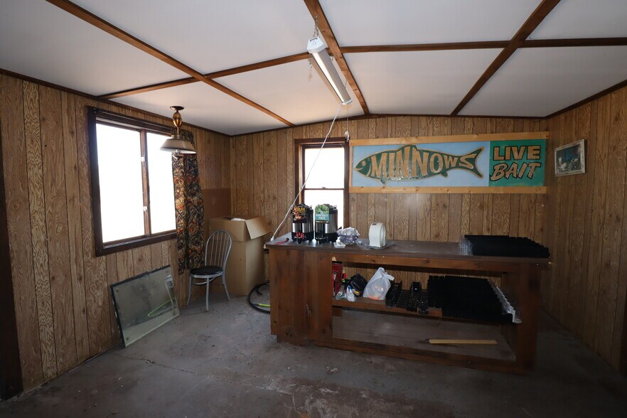 More Photos Of 22211 US Highway 63, Grand View Flex For Sale