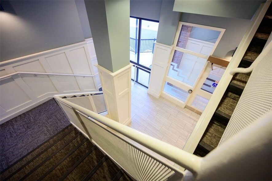 More Photos Of 180 James St S, Hamilton Office For Lease