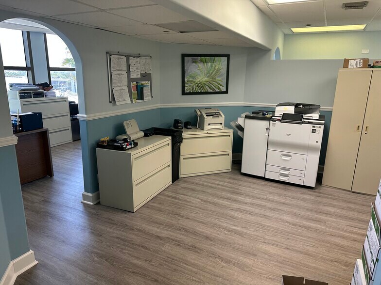 More Photos Of 631 US Highway 1, North Palm Beach Office For Sale