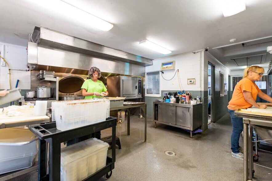 More Photos Of 16552 General Puller Hwy, Deltaville Specialty For Sale