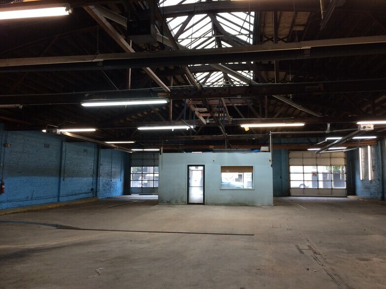 More Photos Of 2036 W Armitage Ave, Chicago Restaurant For Lease