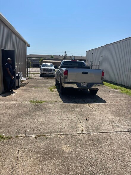 More Photos Of 1123 N Carrollton Ave, Baton Rouge Warehouse For Lease