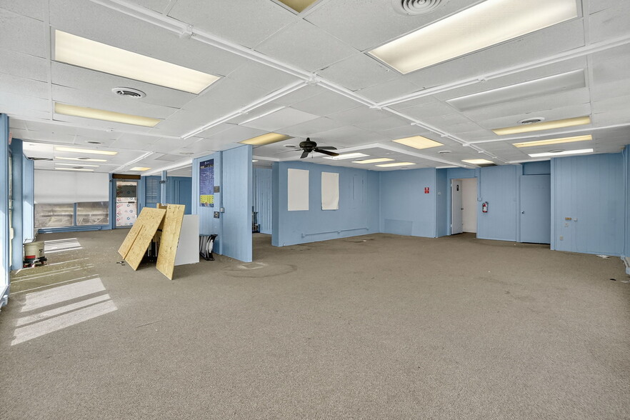 More Photos Of 2201 E 8th St, Odessa Office For Sale