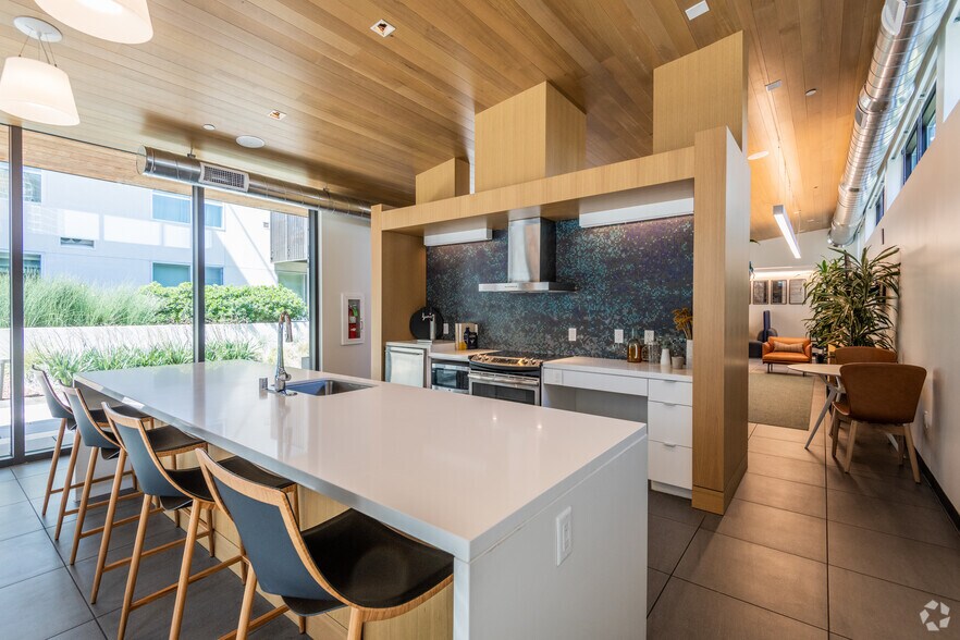 More Photos Of 2302 Valdez St, Oakland Apartments For Lease