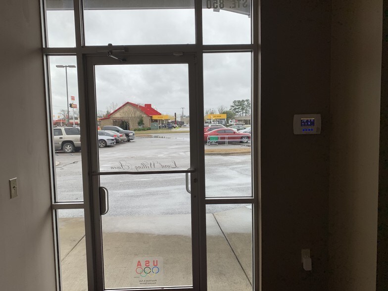 More Photos Of 5550 McFarland Blvd, Northport General Retail For Lease