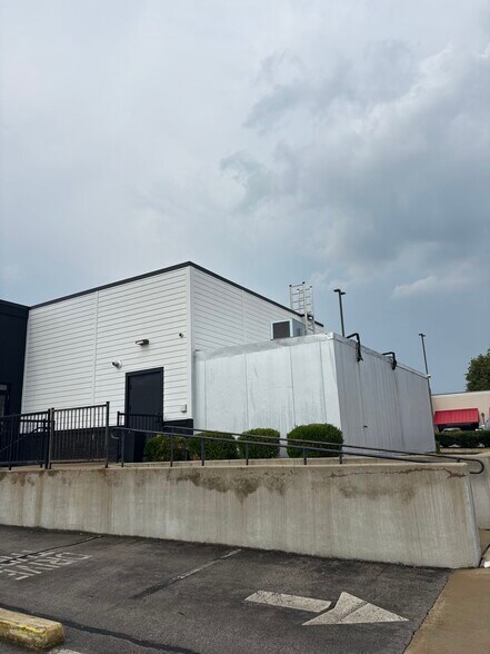 More Photos Of 1201 N Commerce Ct, Columbia Fast Food For Sale