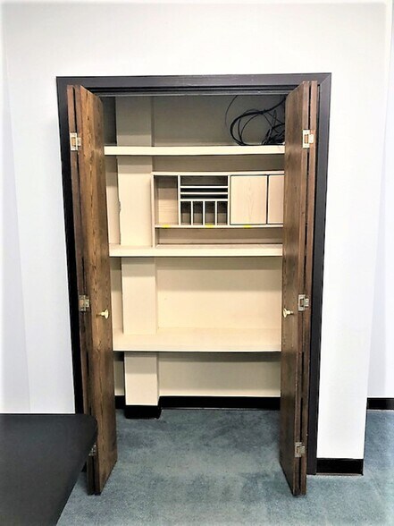 More Photos Of 2402 W Morton St, Denison Office For Lease