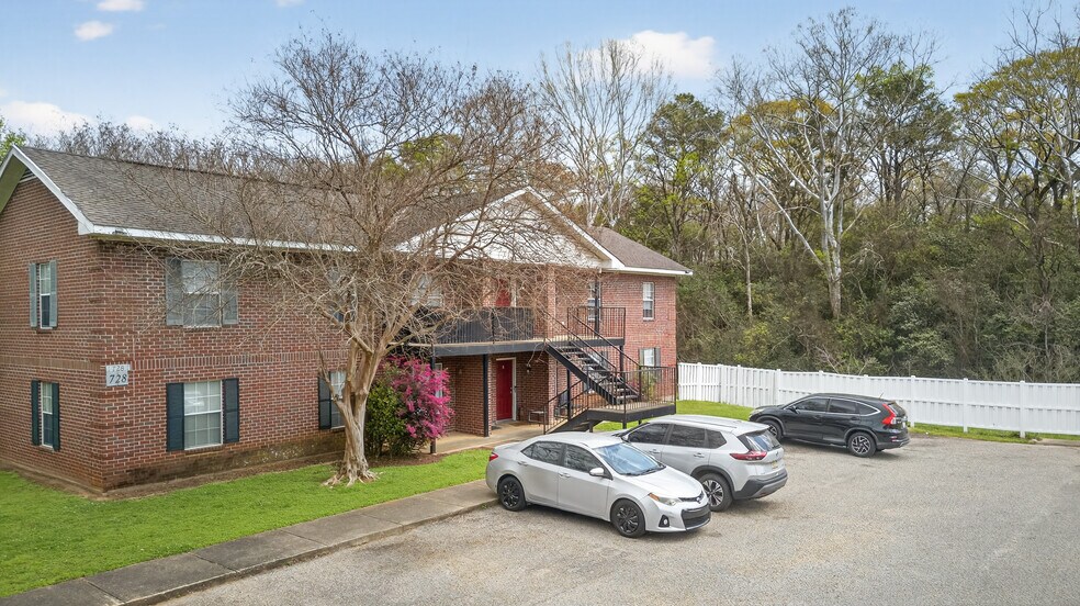 More Photos Of 560 Coliseum Blvd, Montgomery Apartments For Sale