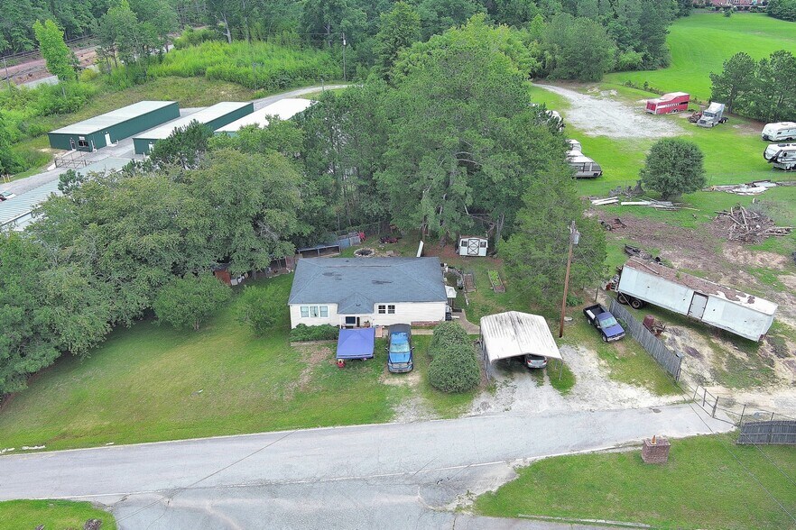 More Photos Of 33 Macon Dr, Cataula Showroom For Sale