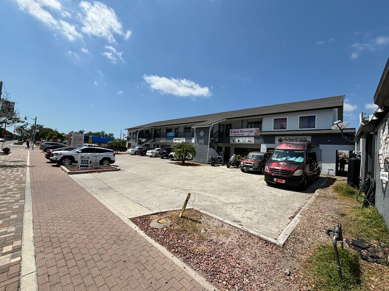 More Photos Of 909 SE 47th Ter, Cape Coral Storefront Retail Office For Lease