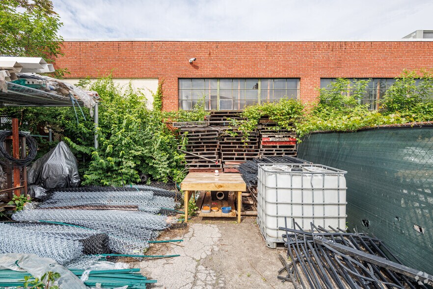 More Photos Of 3021-3027 E Madison St, Baltimore Light Manufacturing For Lease