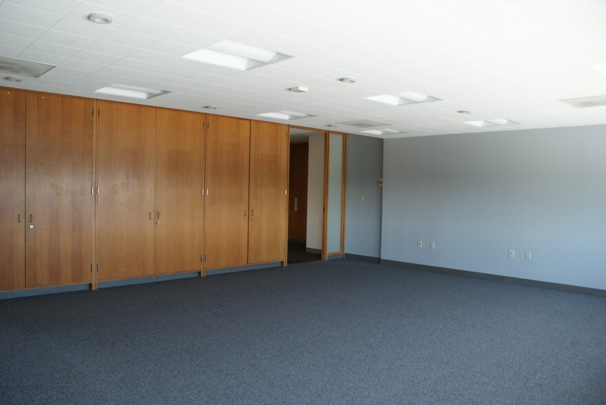 More Photos Of 750 N Lincoln Memorial Dr, Milwaukee Sports And Entertainment For Lease