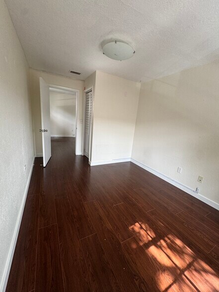 More Photos Of 401-411 Brevard Ave, Cocoa Storefront Retail Office For Lease