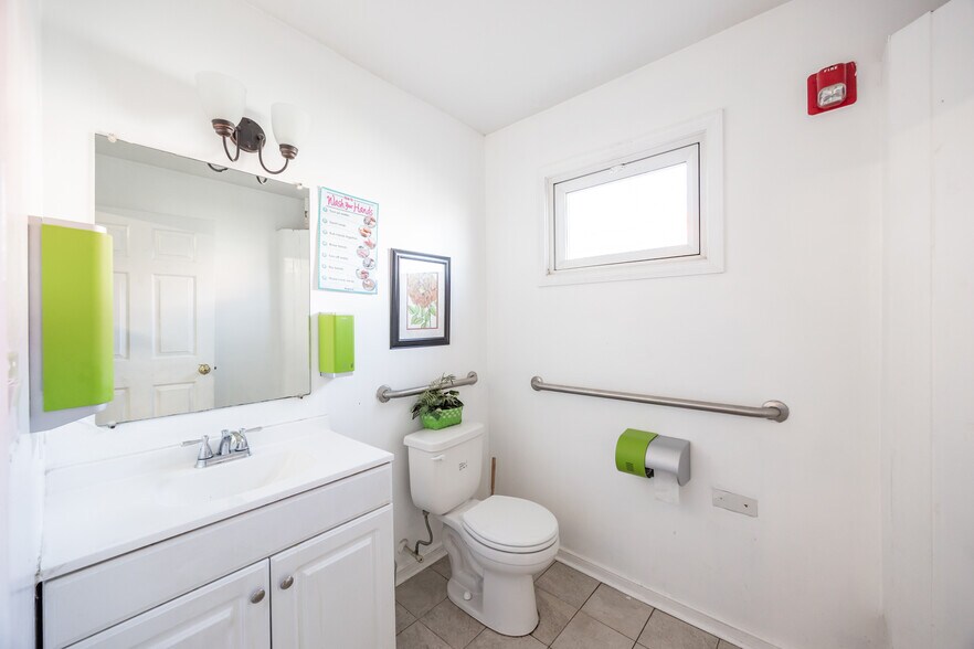 More Photos Of 5717 Midlothian Tpke, Richmond Office For Sale