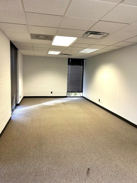 More Photos Of 1703 E Skelly Dr, Tulsa Office For Lease