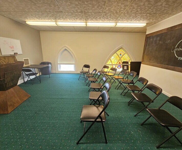 More Photos Of 401 N Vine St, Sparta Specialty For Sale