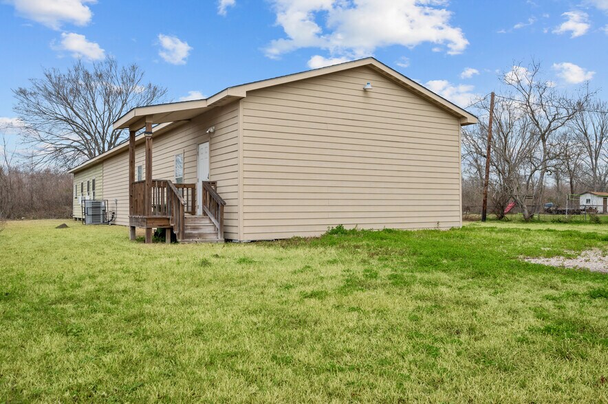 More Photos Of 1208 W Clayton St, Dayton Medical For Sale