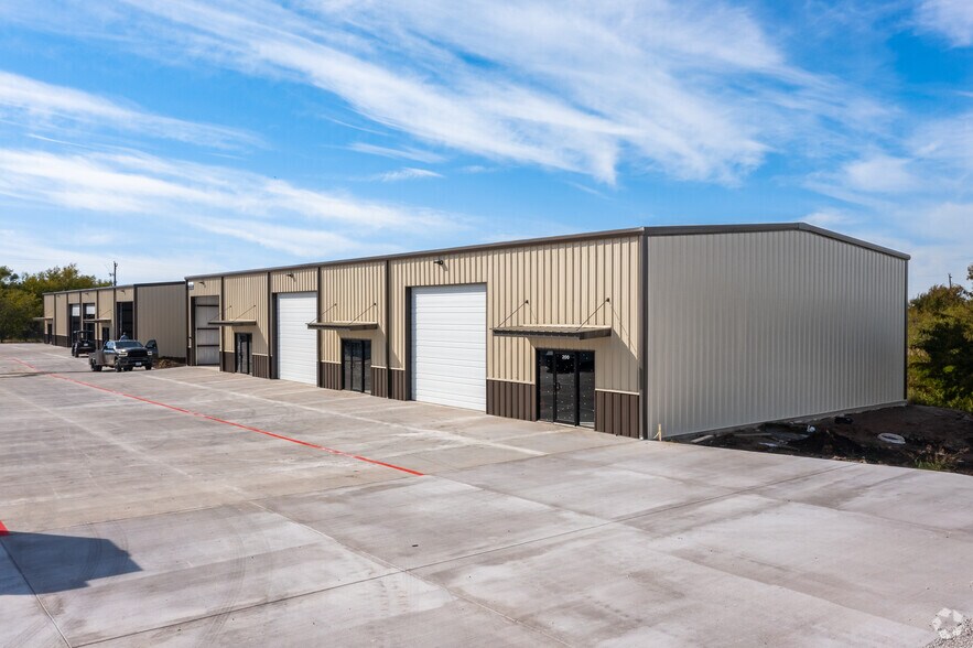 More Photos Of 2328 Seaborn Rd, Ponder Warehouse For Lease