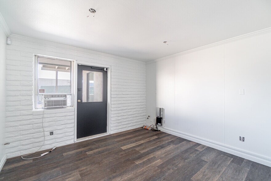 More Photos Of 1840 E 29th St, Long Beach Contractor Storage Yard For Lease