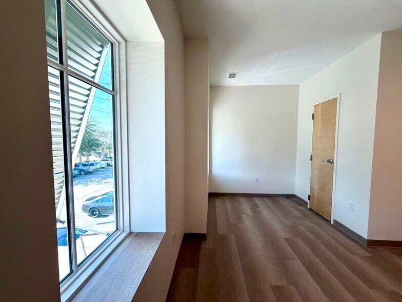 More Photos Of 814 Johnnie Dodds Blvd, Mount Pleasant Medical For Lease