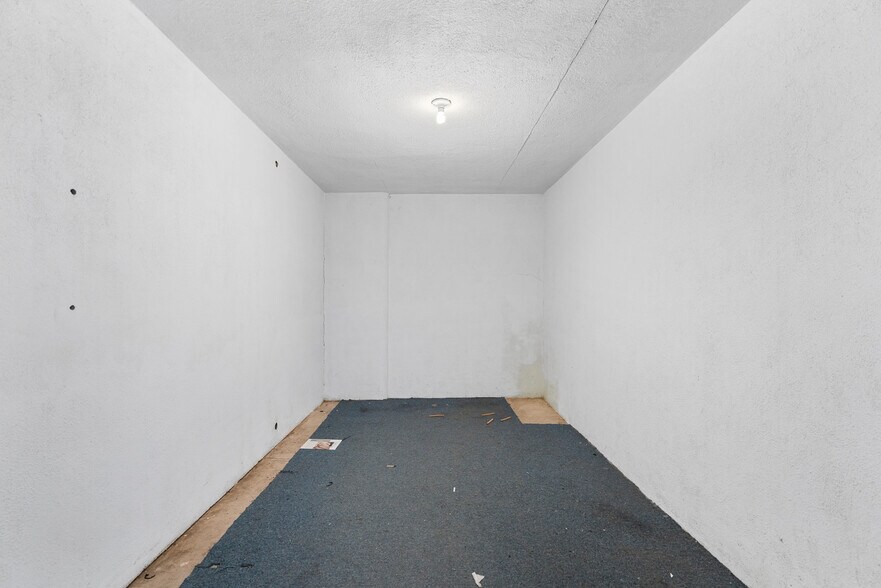 More Photos Of 713 E Austin Blvd, Nevada Warehouse For Lease