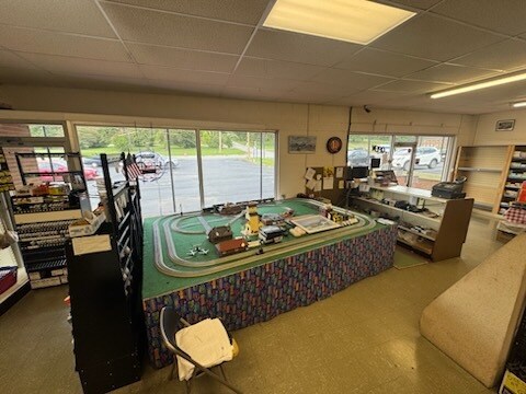 More Photos Of 7547 Williamson Rd, Hollins Storefront For Lease