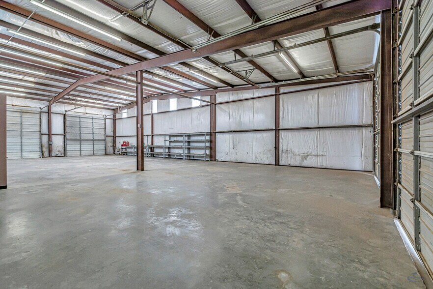 More Photos Of 1010 S Meadow Ave, Odessa Warehouse For Sale