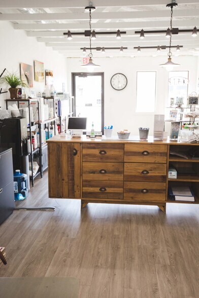 More Photos Of 2000 US Highway 281, Marble Falls Office For Lease