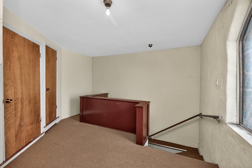 More Photos Of 205 Otter St, Danville Specialty For Sale