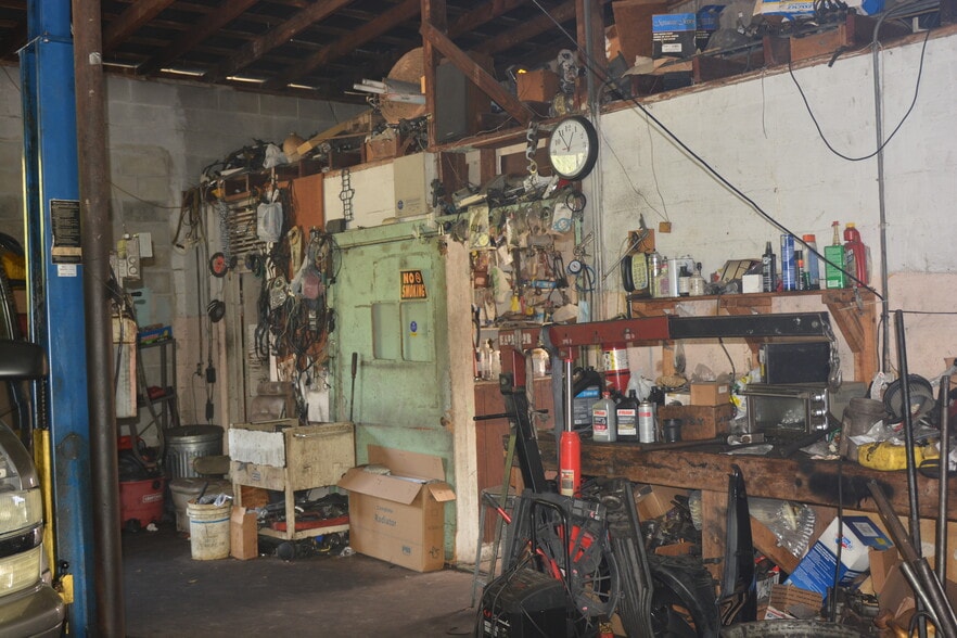 More Photos Of 800 S Adelle Ave, Deland Contractor Storage Yard For Sale