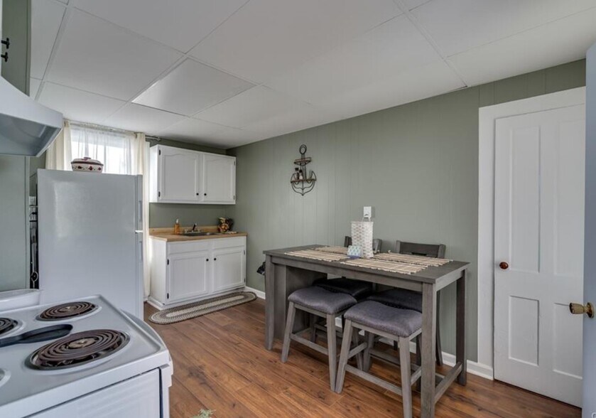 More Photos Of 16 Bethune St, Alexandria Bay Marina For Sale