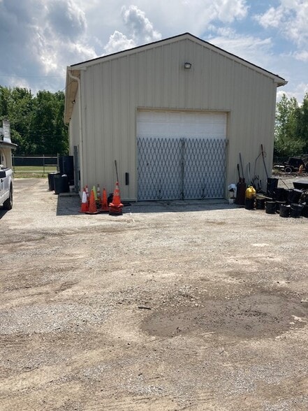 More Photos Of 2810 Columbia Ave, Indianapolis Manufacturing For Sale