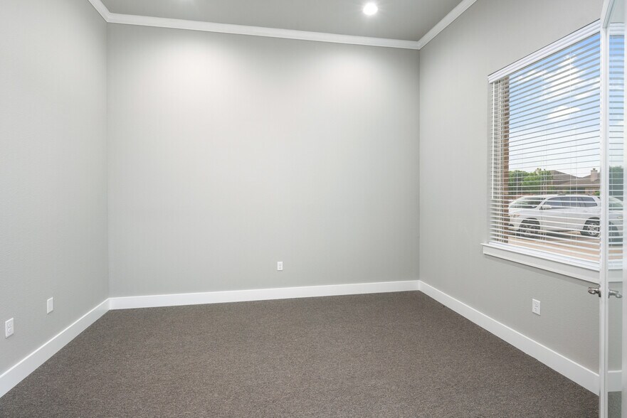 More Photos Of 1400 N Coit Rd, McKinney Medical For Sale