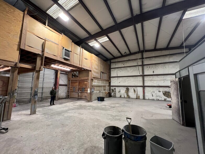 More Photos Of 227 Shady Grove Dr, Nashville Warehouse For Lease