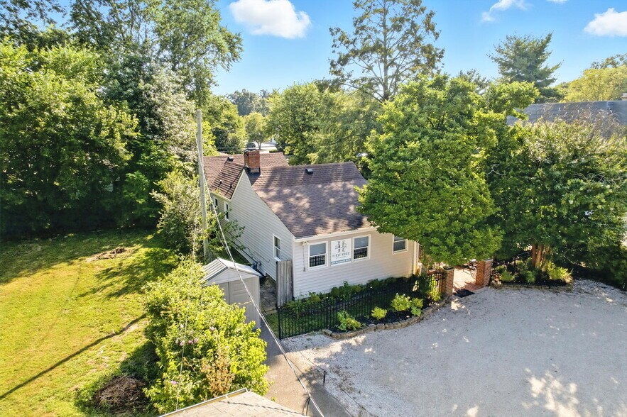 More Photos Of 409 Marquette Dr, Louisville Office For Sale