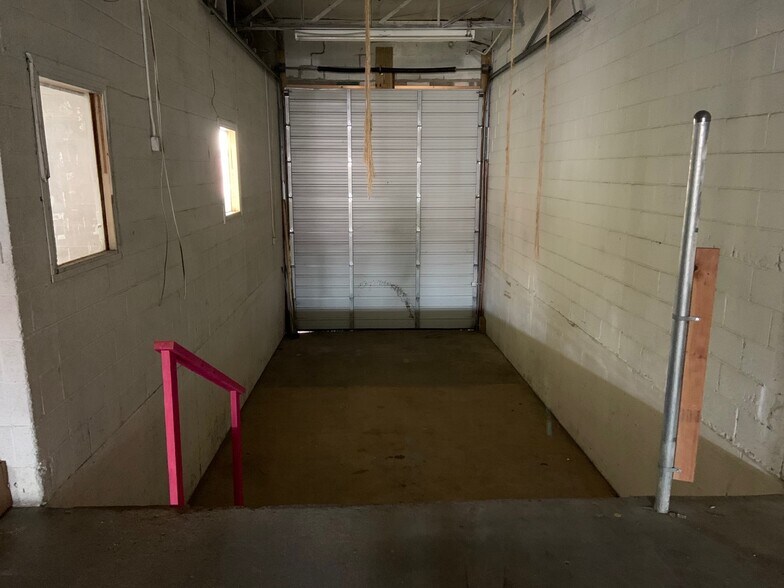More Photos Of 132 Cole St, Dallas Warehouse For Lease