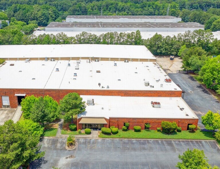 More Photos Of 6301 Best Friend Rd, Norcross Manufacturing For Lease