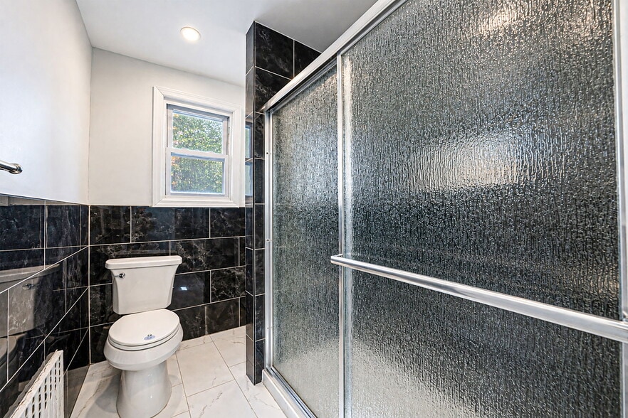 More Photos Of 169-171 Vincent Ave, Lynbrook Manufacturing For Sale