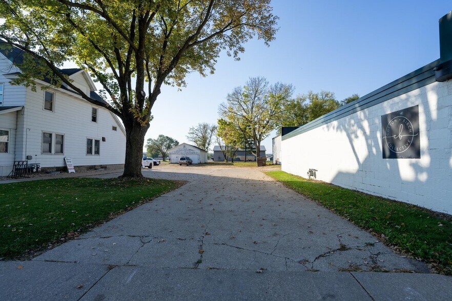 More Photos Of 507 W Wisconsin St, Sparta Flex For Sale