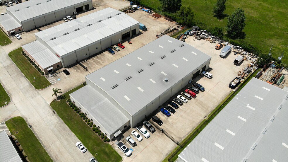 More Photos Of 11050 W Little York Rd, Houston Warehouse For Sale